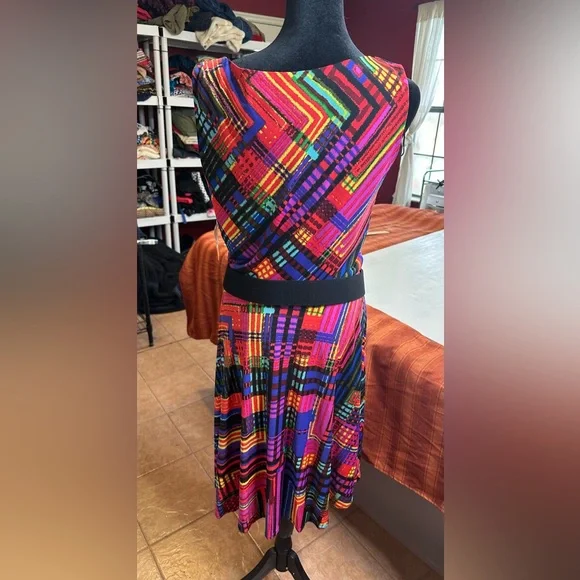 Kelly & Diane Size 10 Colorful Abstract Plaid Fit & Flare Cowl Dress - Picture 3 of 12